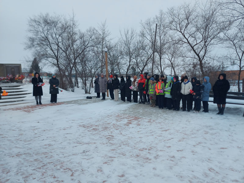 Память сердца: «юидовцы» на митинге ко Дню неизвестного солдата.