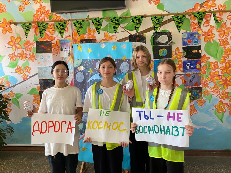 В космосе, как и на Земле — соблюдайте ПДД.