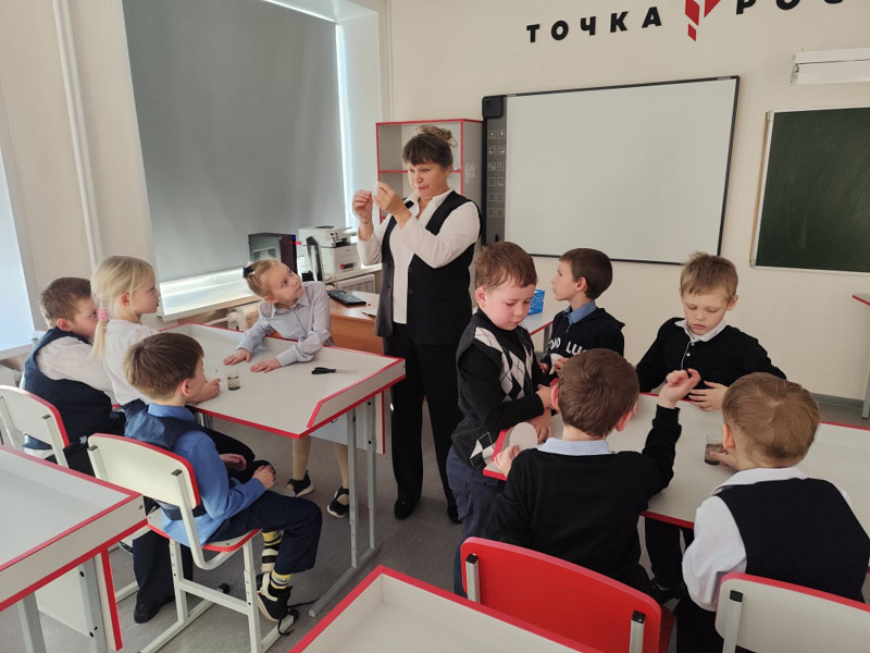 Первоклассники побывали в лаборатории центра «Точка роста».