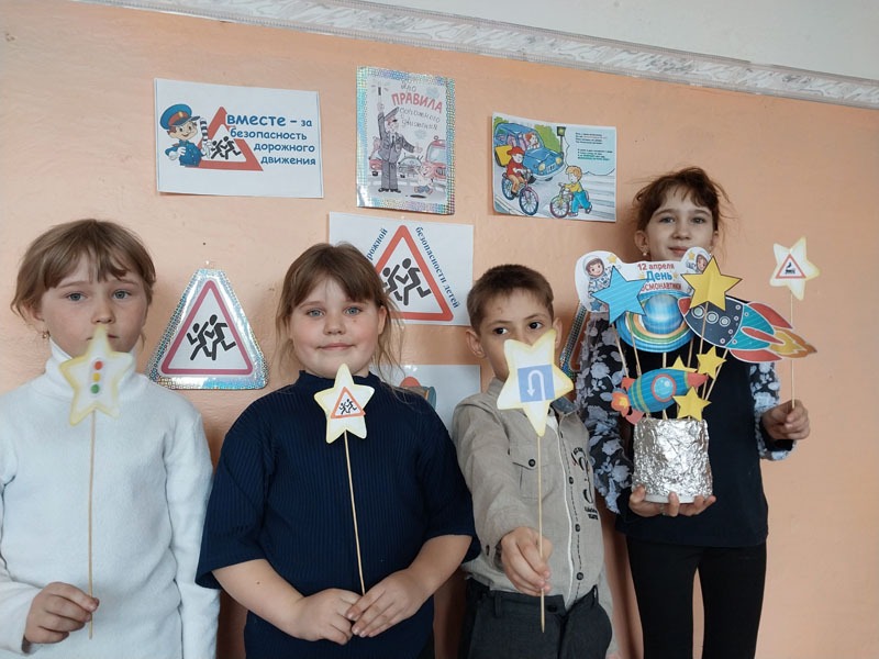 Звезды зовут дорожные знаки в космос Звезды зовут дорожные знаки в космос.