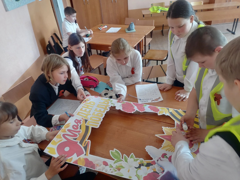 Победный май с правилами дорожного движения.